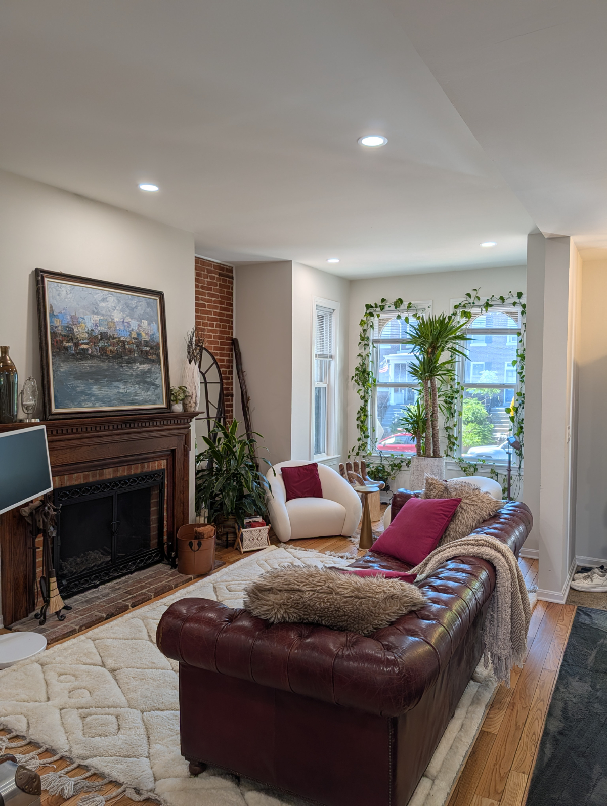 The Ultimate Furnished Capitol Hill Executive Sanctuary: Curated 3BR / 3.5BA Residence with Private - Photo 3