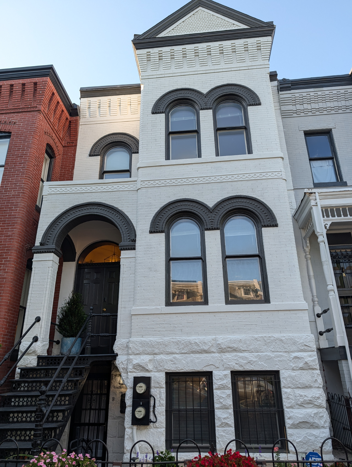 The Ultimate Furnished Capitol Hill Executive Sanctuary: Curated 3BR / 3.5BA Residence with Private - Photo 1