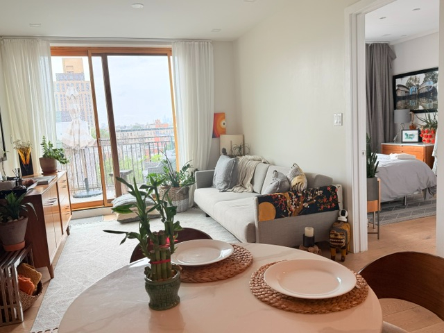 Bright Bushwick Room with Private Bath and Manhattan Views - Photo 4