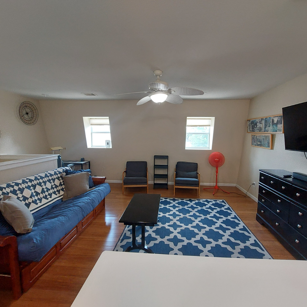 Garage Apartment in Quiet & Safe Residential Neighborhood. - Photo 6