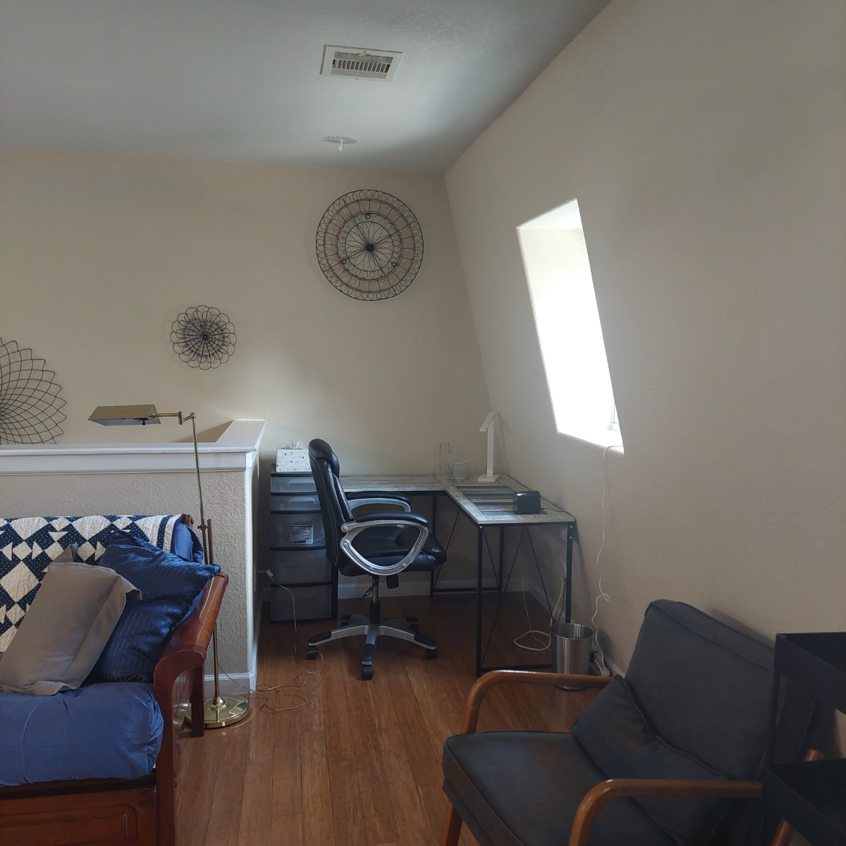 Garage Apartment in Quiet & Safe Residential Neighborhood. - Photo 12