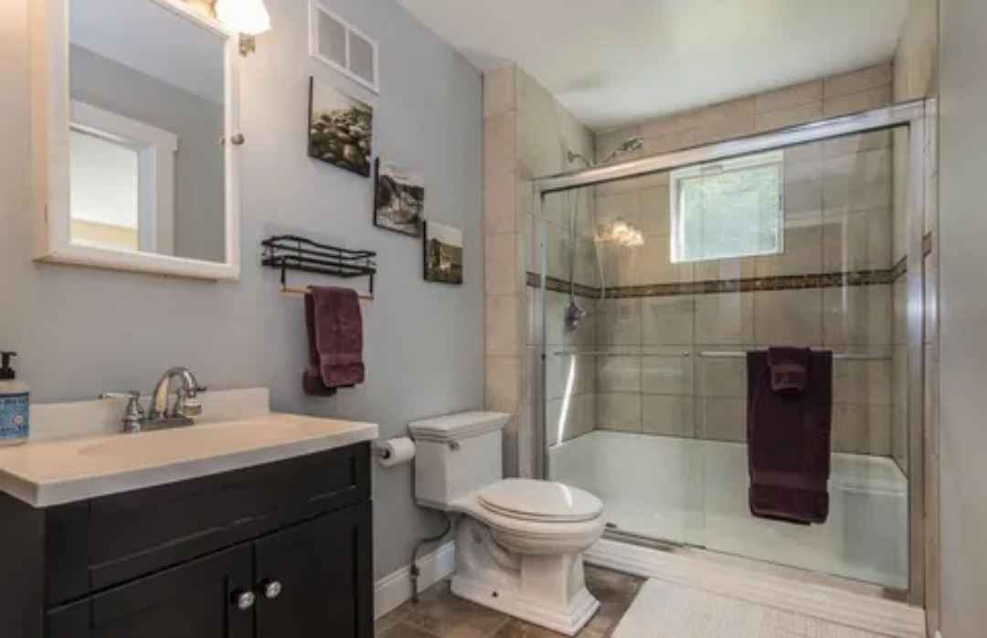 Quiet Furnished Apartment With Bonus Room Near Hospitals, University & Lake Bomoseen - Photo 6