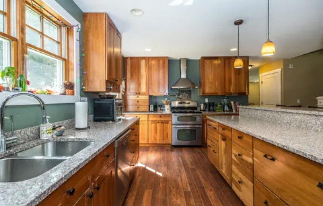 Quiet Furnished Apartment With Bonus Room Near Hospitals, University & Lake Bomoseen - Photo 3