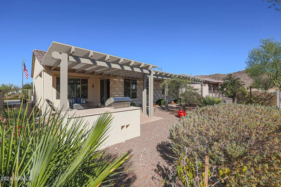 Quiet 2BR plus office in gated Goodyear community - Photo 4