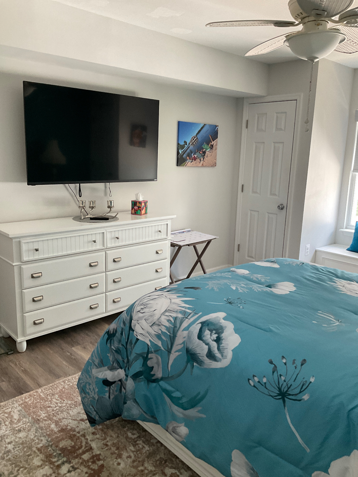 Beautiful private bedroom with bathroom - Photo 2