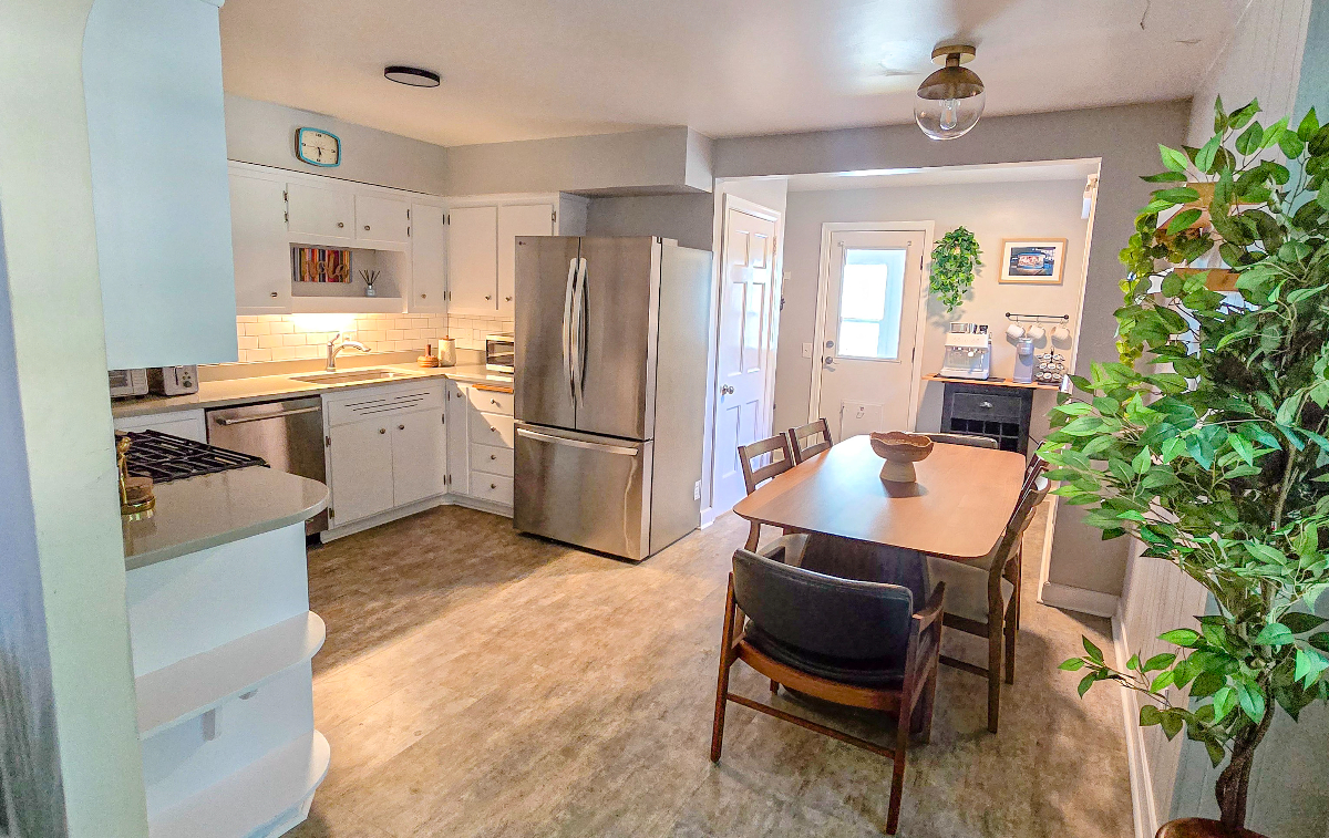 Newly Furnished 3BR Home with Office, Finished Basement & Utilities Included - Photo 3