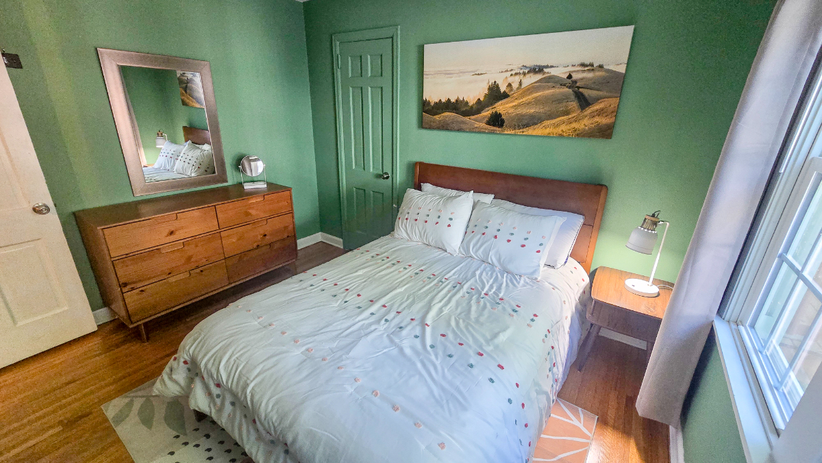 Newly Furnished 3BR Home with Office, Finished Basement & Utilities Included - Photo 8