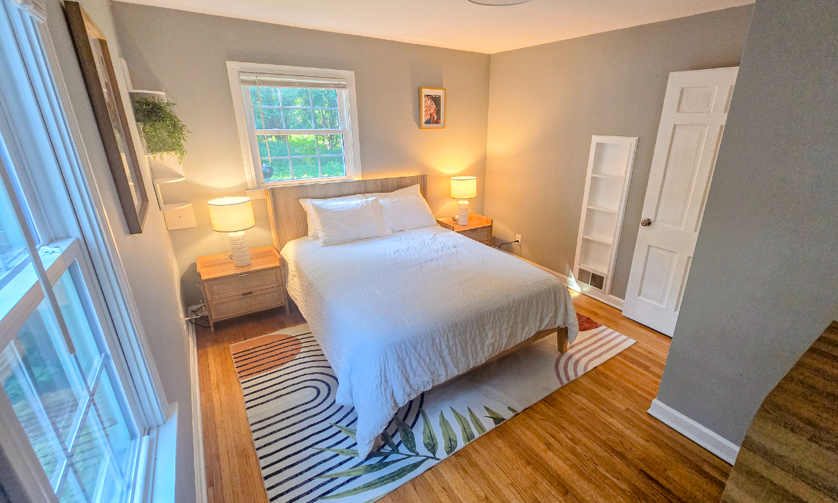 Newly Furnished 3BR Home with Office, Finished Basement & Utilities Included - Photo 7