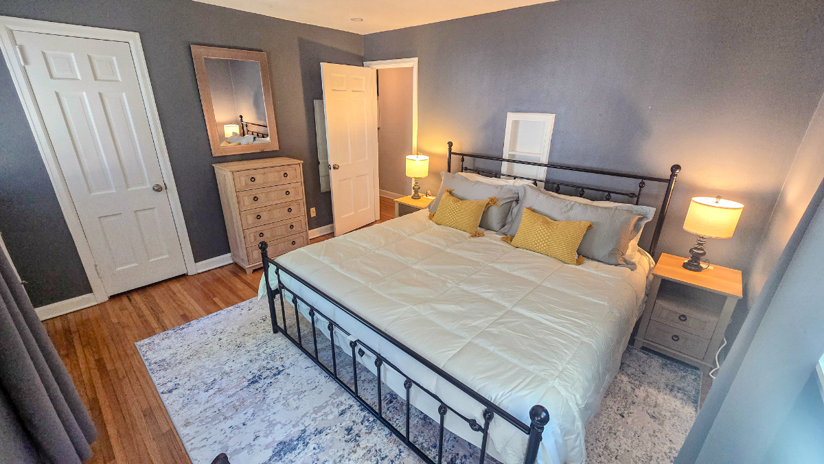 Newly Furnished 3BR Home with Office, Finished Basement & Utilities Included - Photo 6