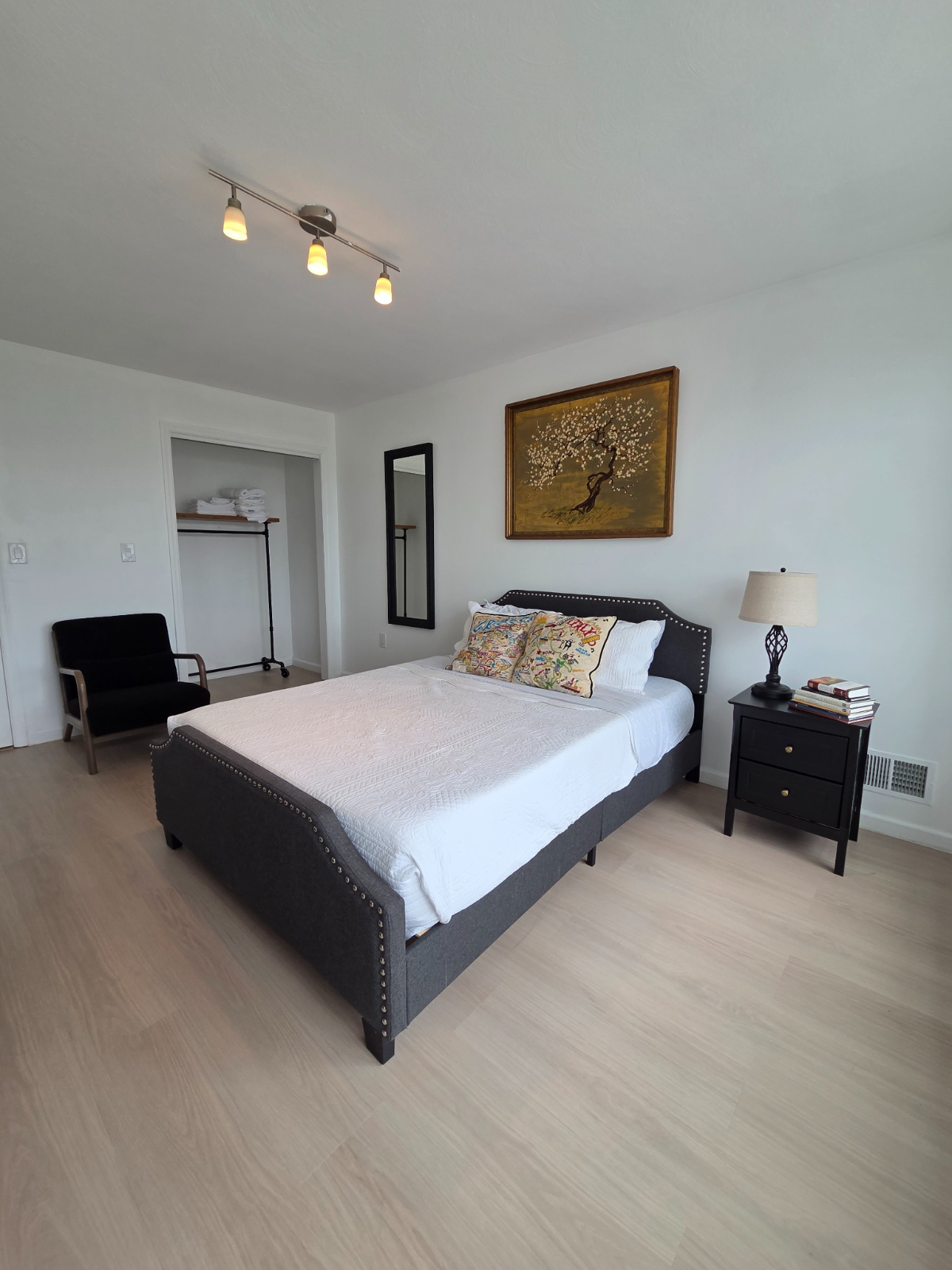 Ocean View Professional Housing Near Beach, Transit & Hospitals - Photo 5