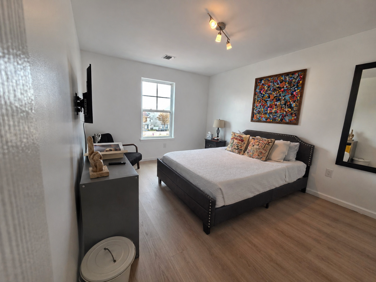Ocean View Professional Housing Near Beach, Transit & Hospitals - Photo 8