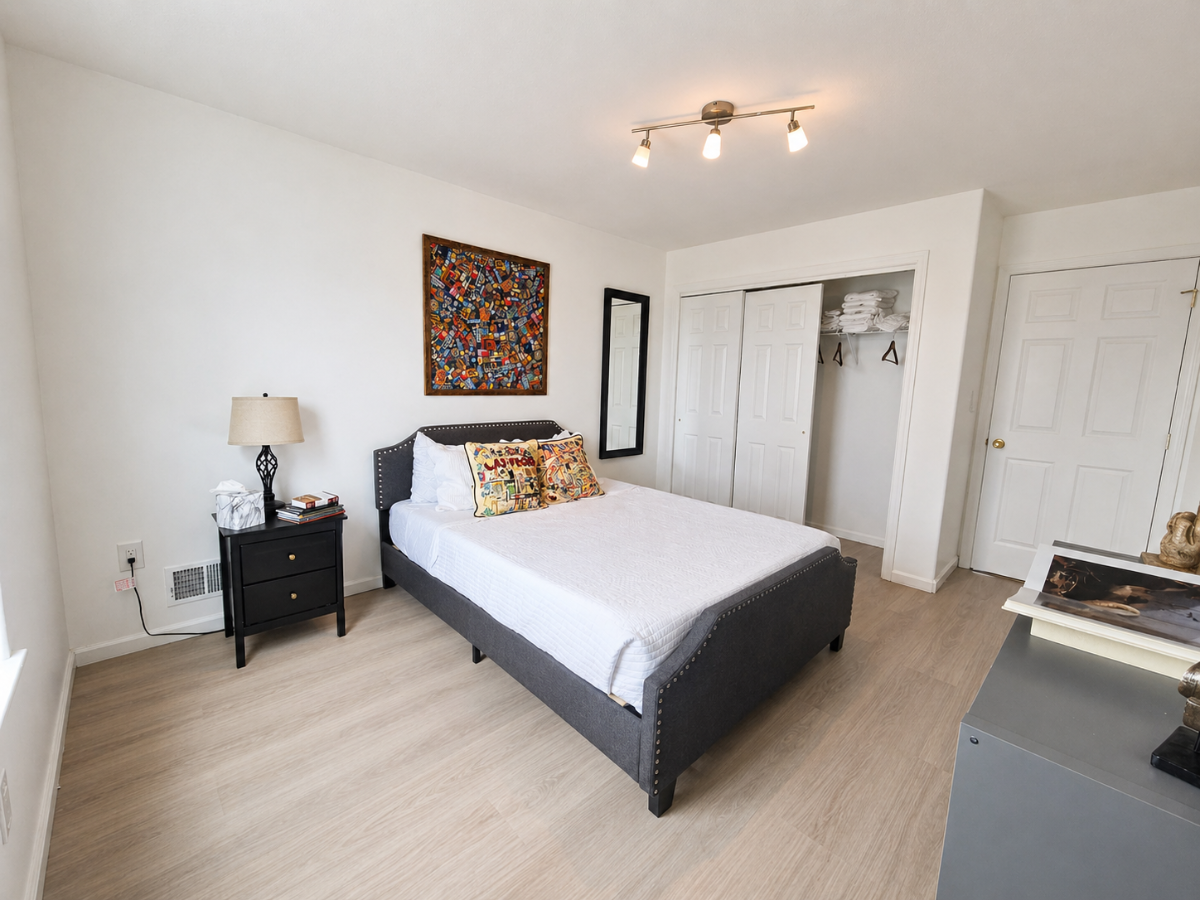 Ocean View Professional Housing Near Beach, Transit & Hospitals - Photo 10