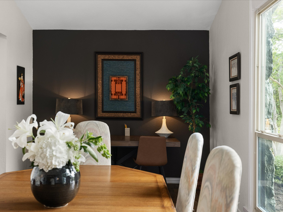 Spacious 3 Bed Mid-Century Home - Photo 2