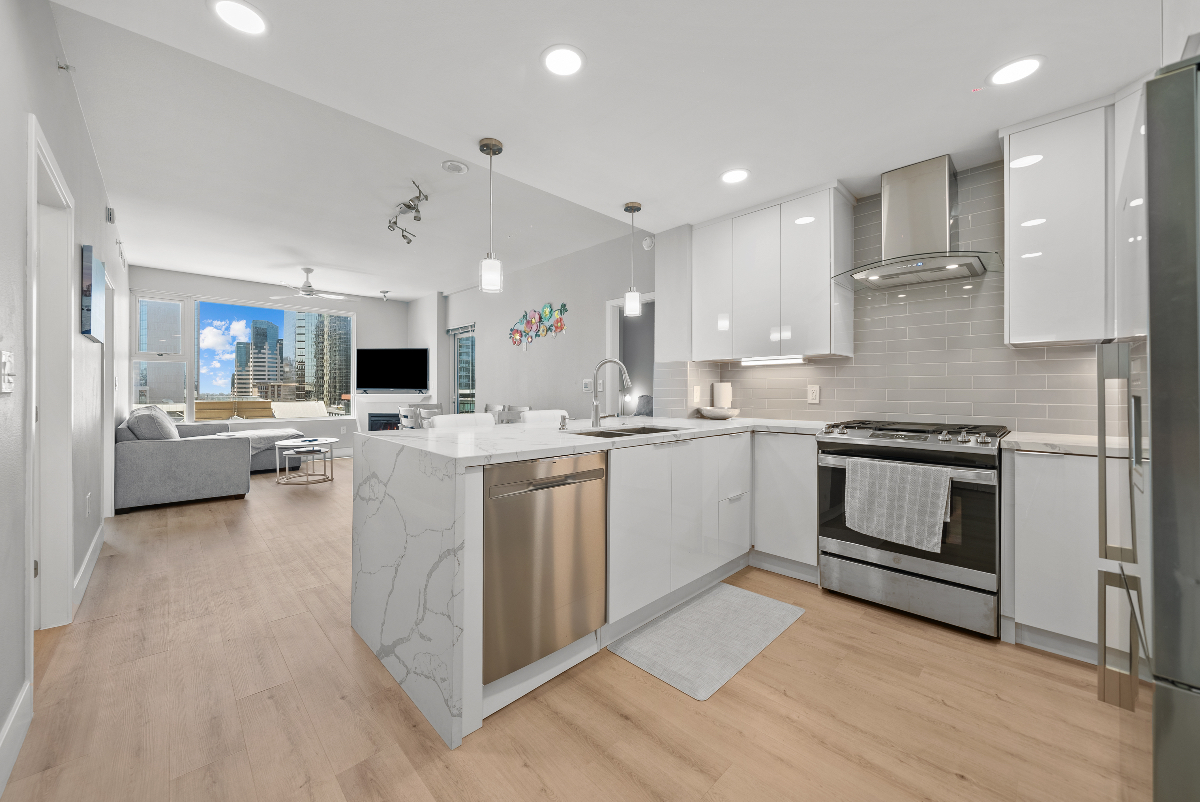 Little Italy (San Diego) High Rise View Condo (2bd 2ba) - Photo 3