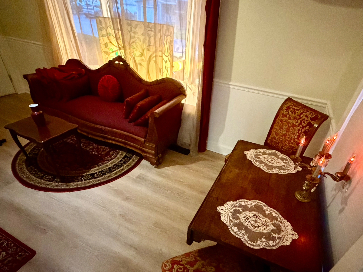 Large triplex close to the hospital and lake. - Photo 4