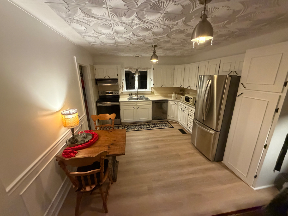Large triplex close to the hospital and lake. - Photo 8