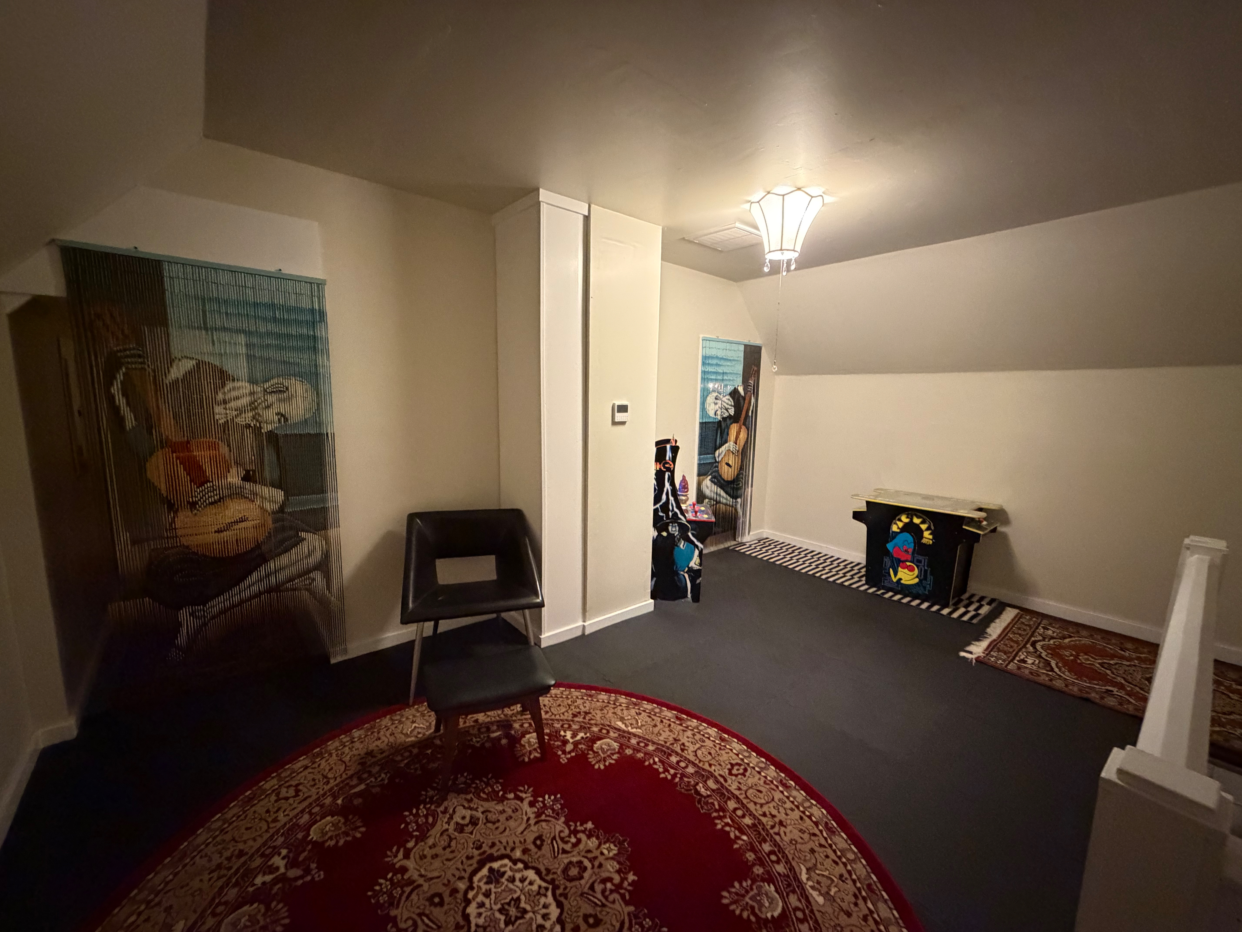 Large triplex close to the hospital and lake. - Photo 3