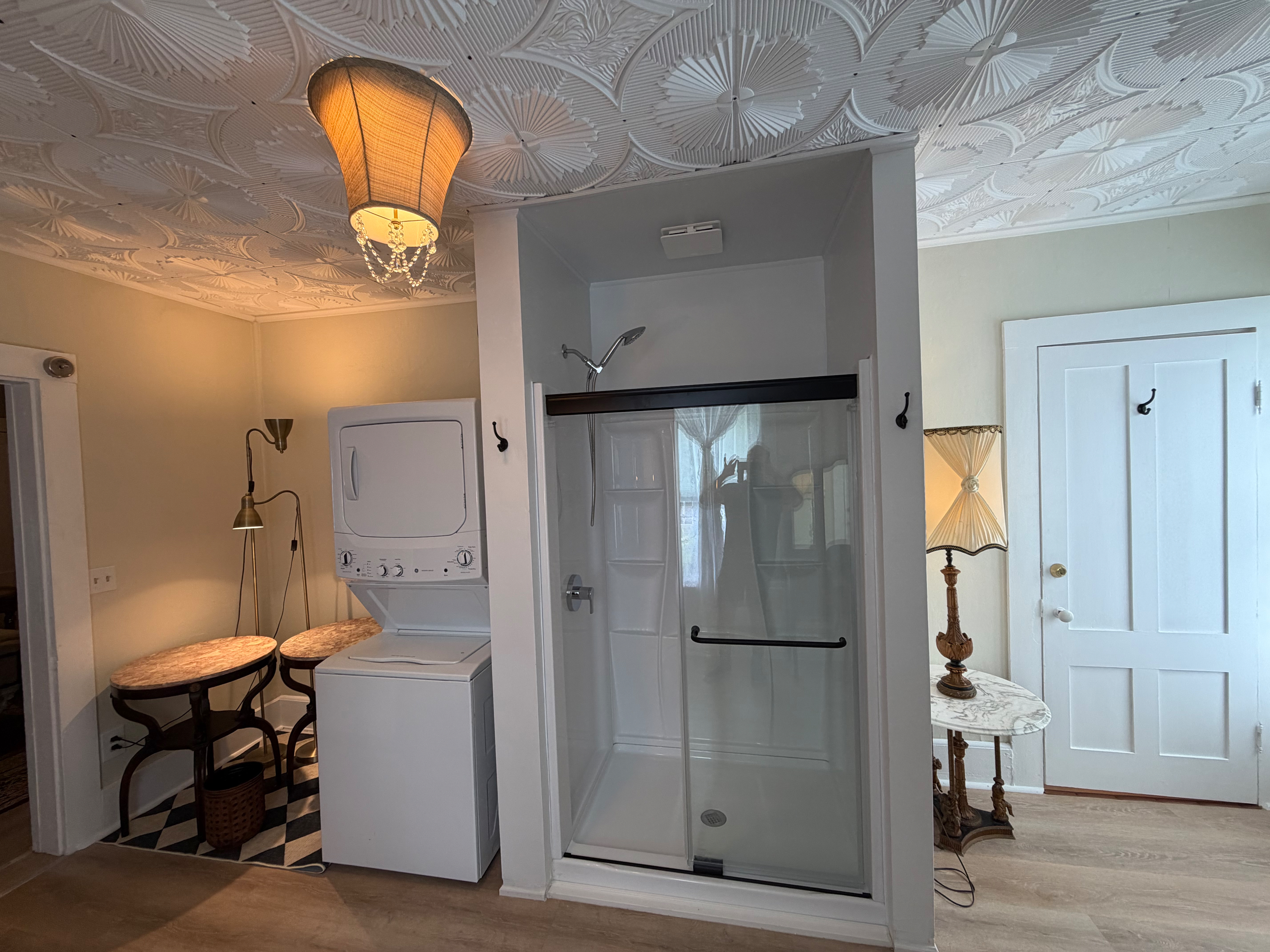 Large triplex close to the hospital and lake. - Photo 8