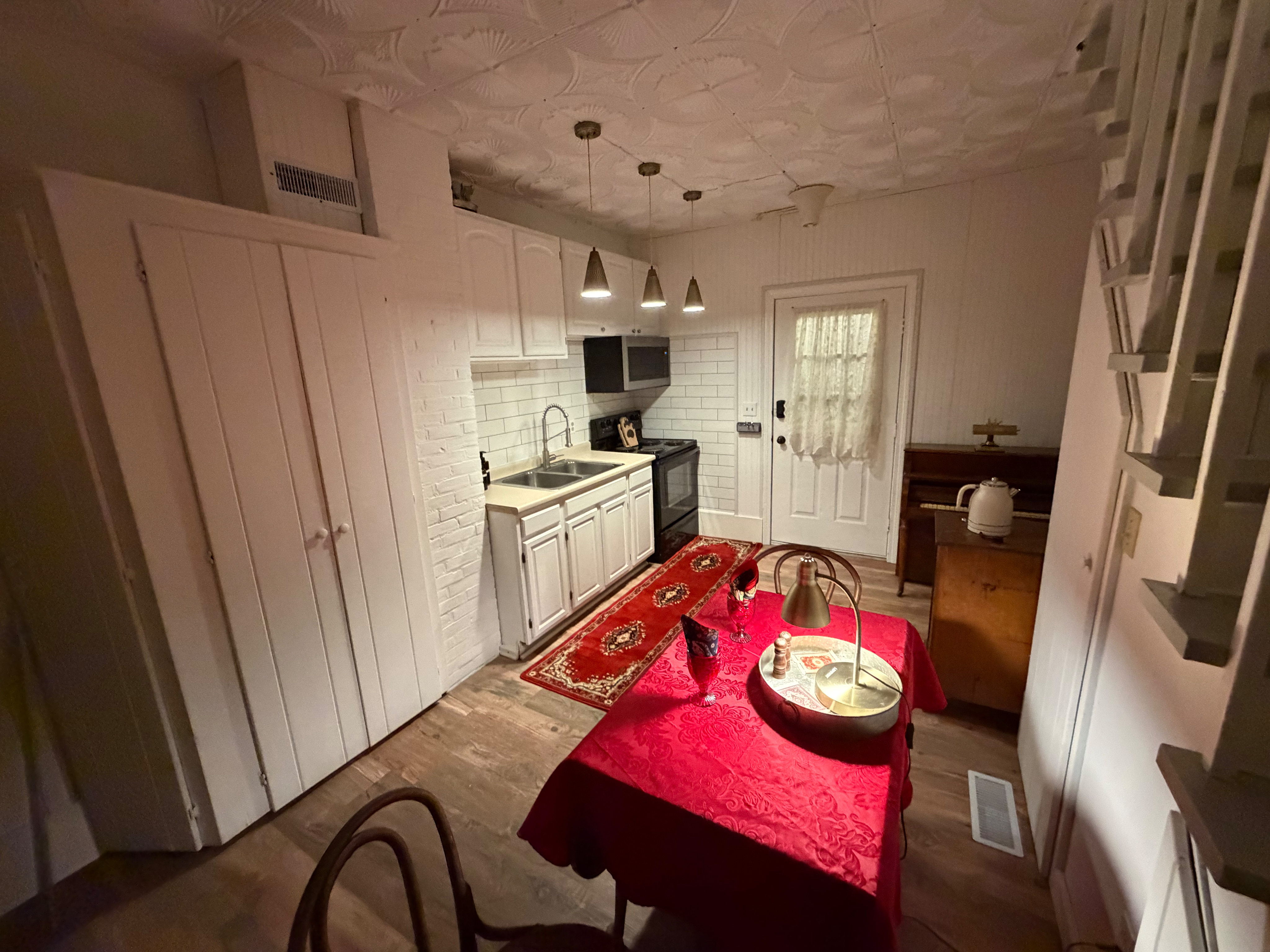 Large triplex close to the hospital and lake. - Photo 6