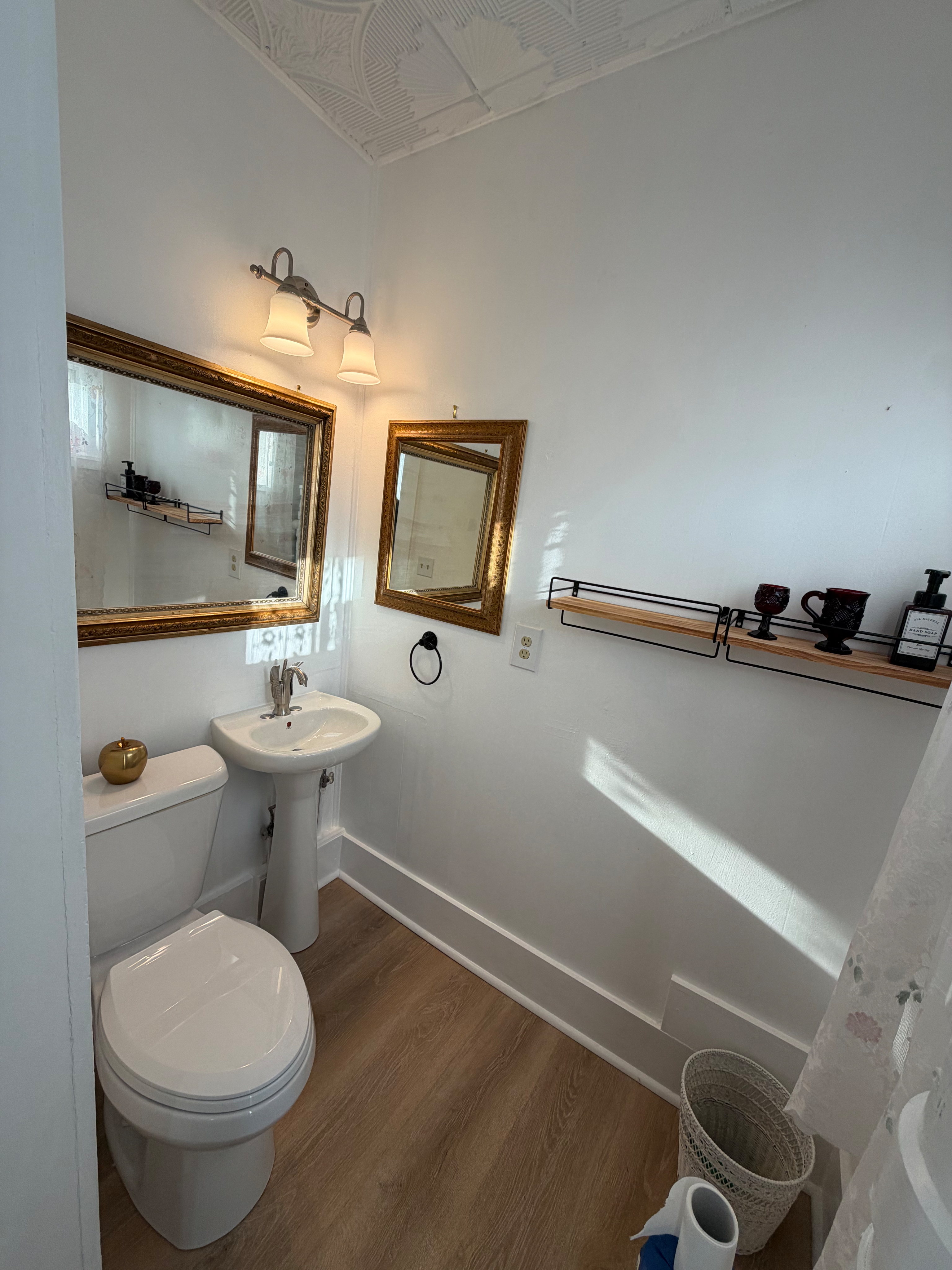 Large triplex close to the hospital and lake. - Photo 2