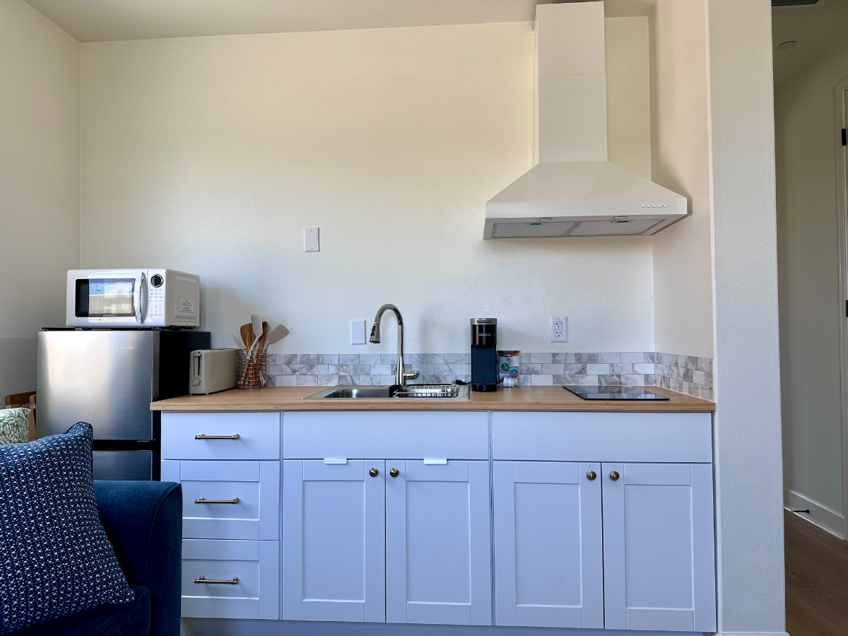 Lovely private 1 bedroom 1 bath in Ventura - Photo 3