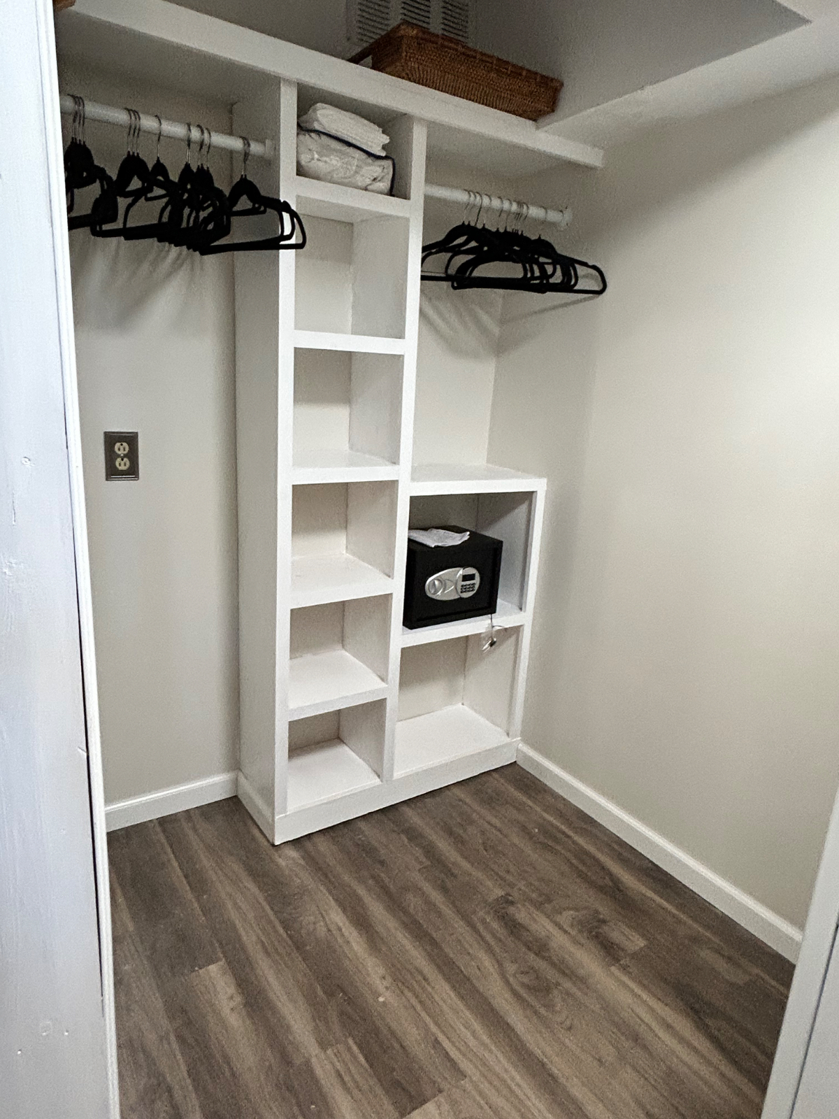 Immaculate 1 Bdr. Apartment with Private Yard and Free Offstreet Parking - Photo 5