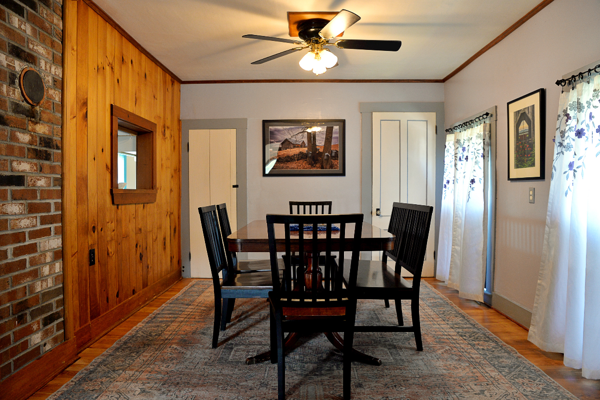 Cozy 3BR Apartment In Prime Location Just Steps From Downtown & Near Hospitals - Photo 5