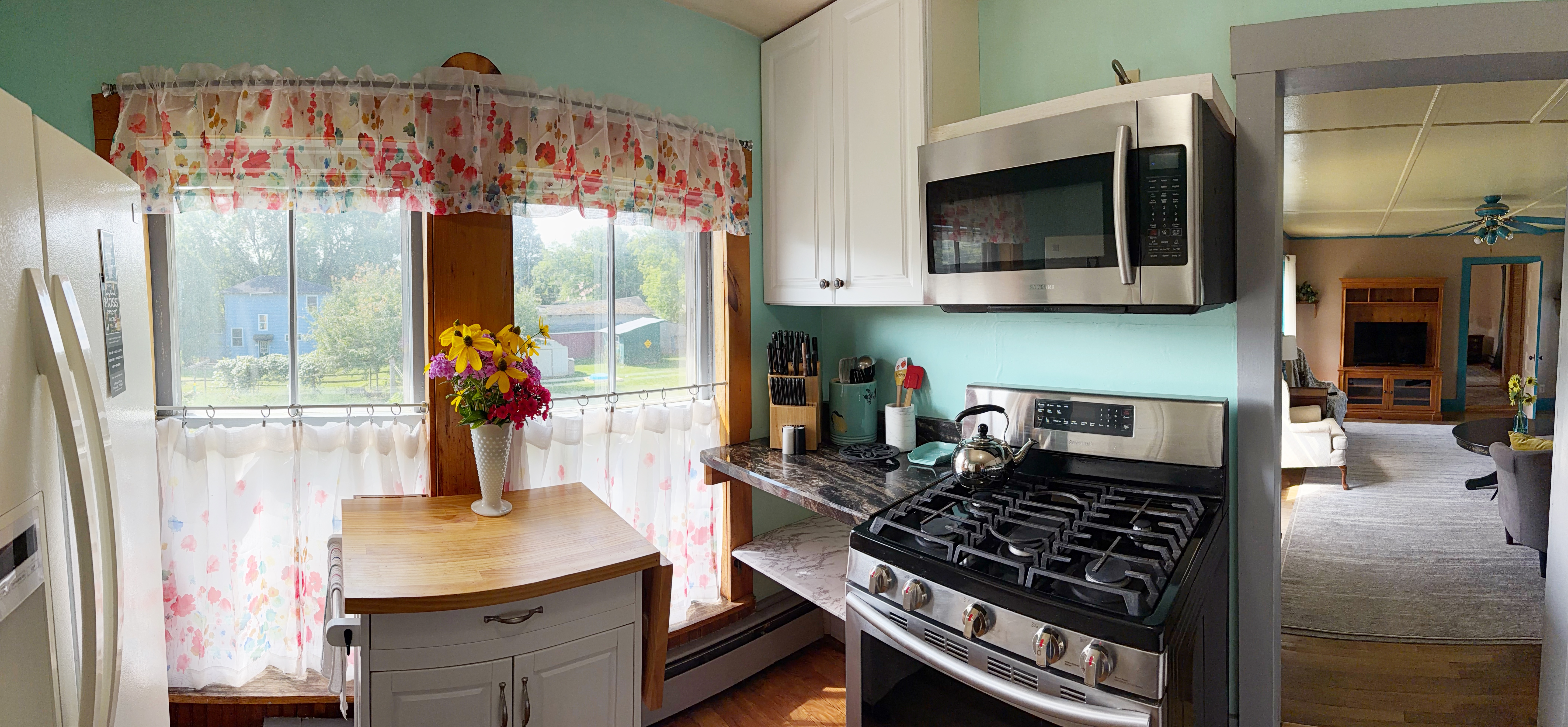 Cozy 3BR Apartment In Prime Location Just Steps From Downtown & Near Hospitals - Photo 12