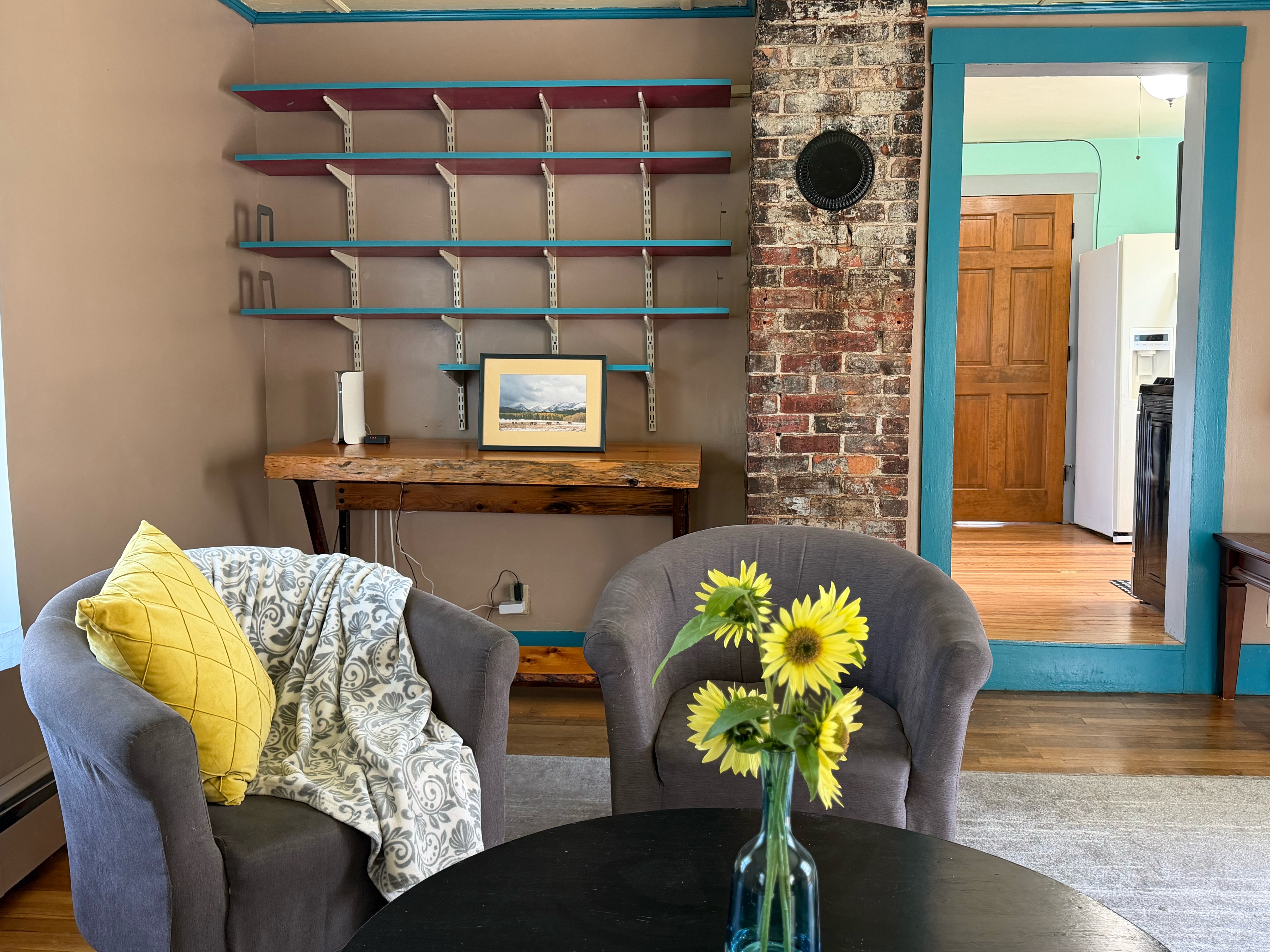 Cozy 3BR Apartment In Prime Location Just Steps From Downtown & Near Hospitals - Photo 8