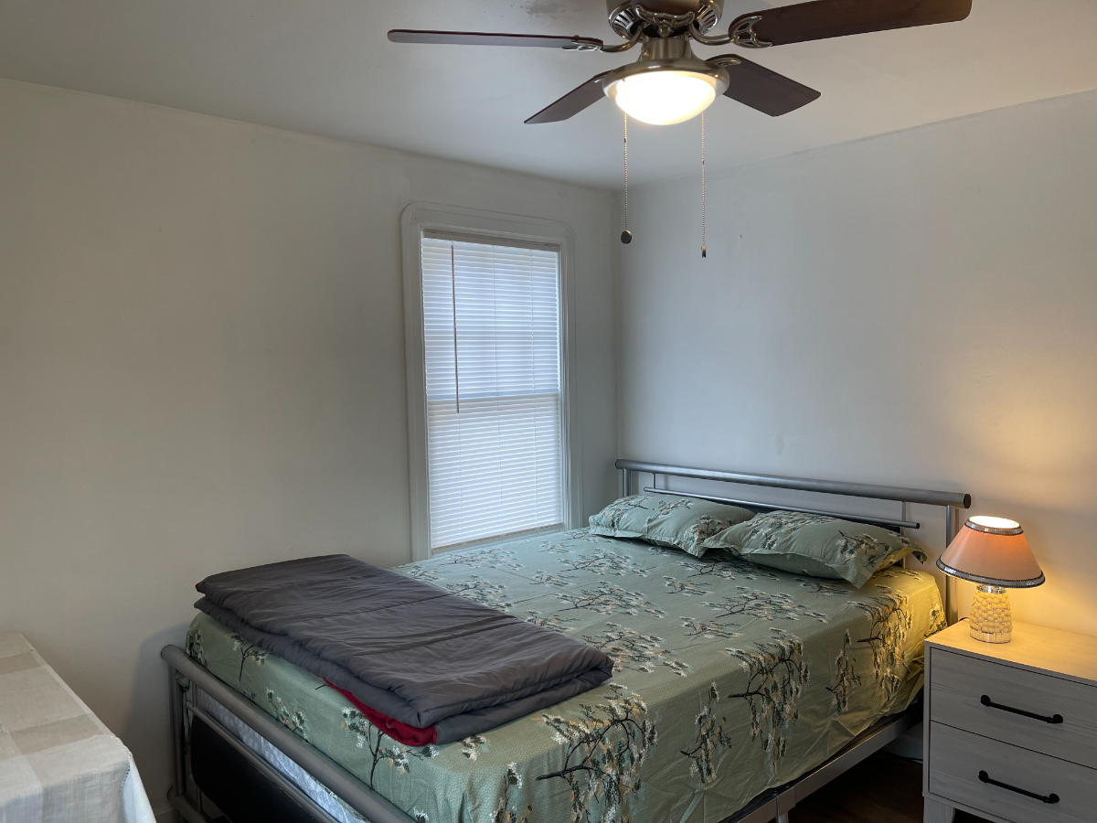 Spacious 4BR Home - 2 Full Baths - 10 Min to ECMC & Buffalo General - Parking & W/D - Photo 11