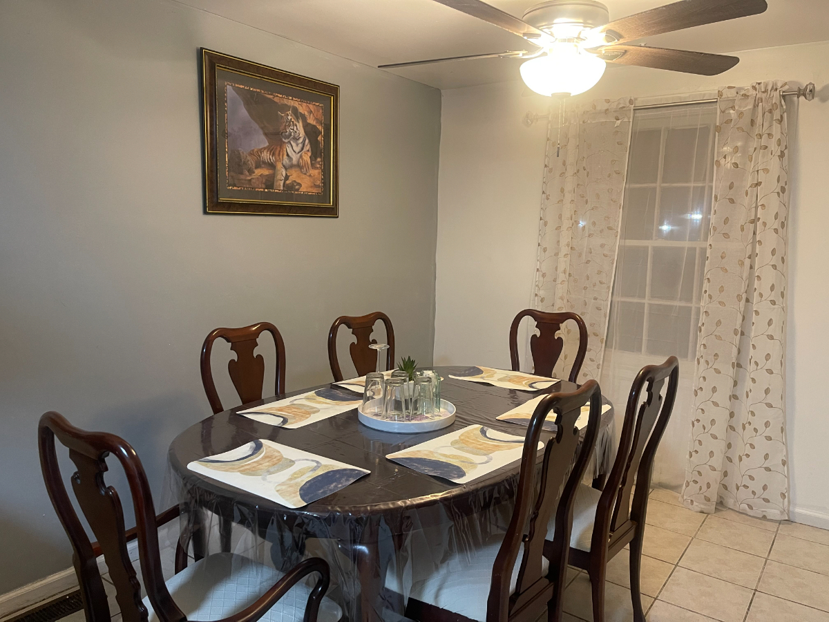 Spacious 4BR Home - 2 Full Baths - 10 Min to ECMC & Buffalo General - Parking & W/D - Photo 2