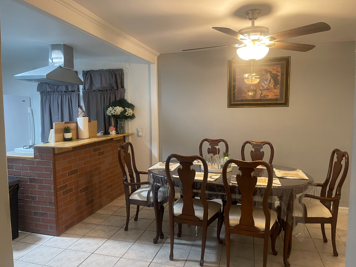 Spacious 4BR Home - 2 Full Baths - 10 Min to ECMC & Buffalo General - Parking & W/D - Photo 3