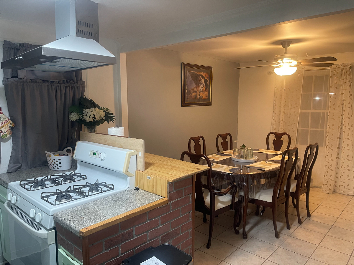 Spacious 4BR Home - 2 Full Baths - 10 Min to ECMC & Buffalo General - Parking & W/D - Photo 1