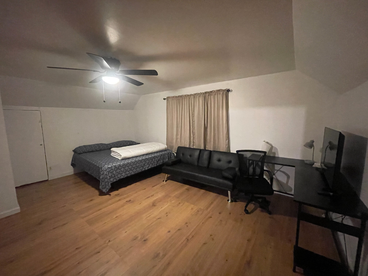 Spacious 4BR Home - 2 Full Baths - 10 Min to ECMC & Buffalo General - Parking & W/D - Photo 7