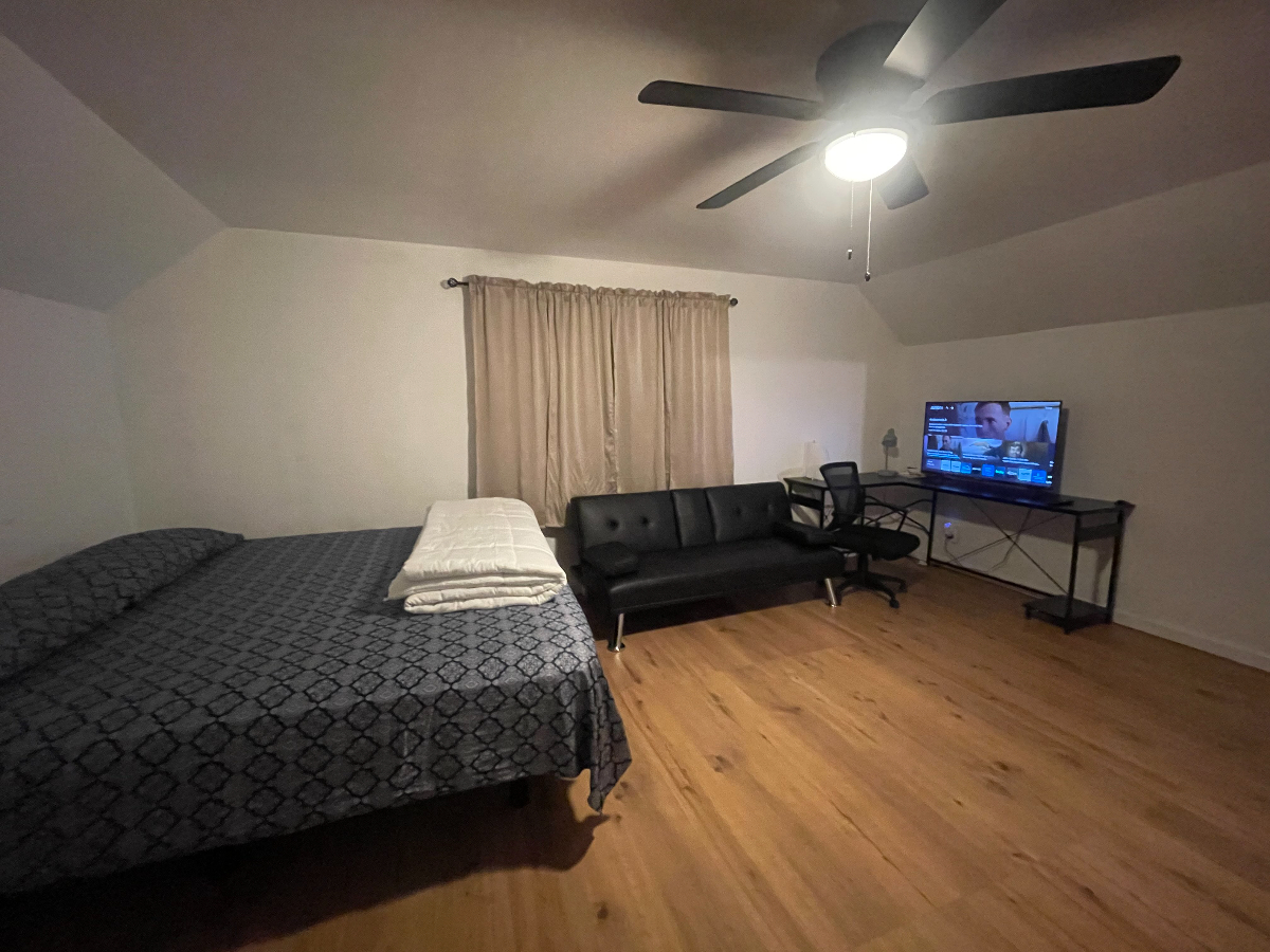 Spacious 4BR Home - 2 Full Baths - 10 Min to ECMC & Buffalo General - Parking & W/D - Photo 6