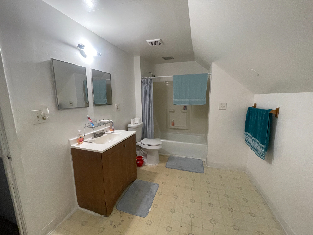 Spacious 4BR Home - 2 Full Baths - 10 Min to ECMC & Buffalo General - Parking & W/D - Photo 4