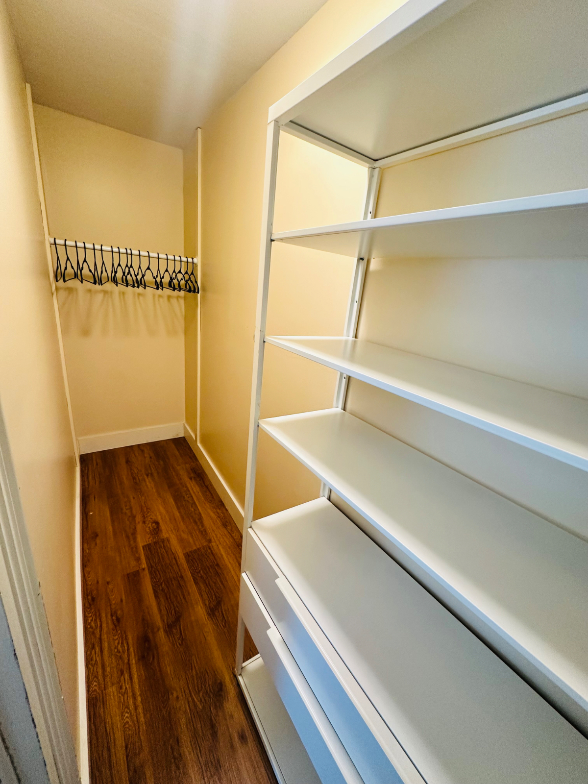 No sharing - 4 mins from Hospital - Entire apartment - free Wifi - off street parking - safe and qui - Photo 9