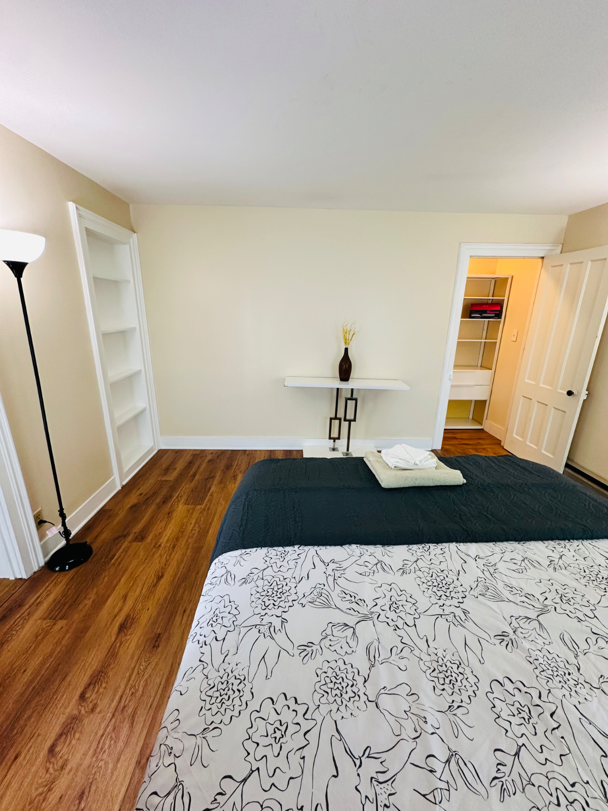 No sharing - 4 mins from Hospital - Entire apartment - free Wifi - off street parking - safe and qui - Photo 7