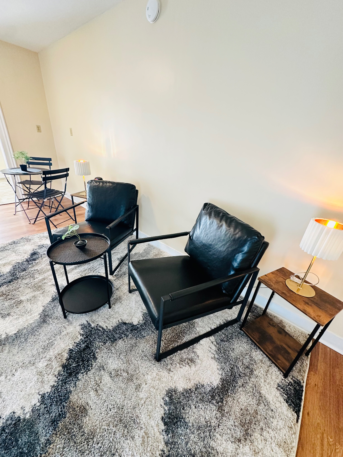 No sharing - 4 mins from Hospital - Entire apartment - free Wifi - off street parking - safe and qui - Photo 12