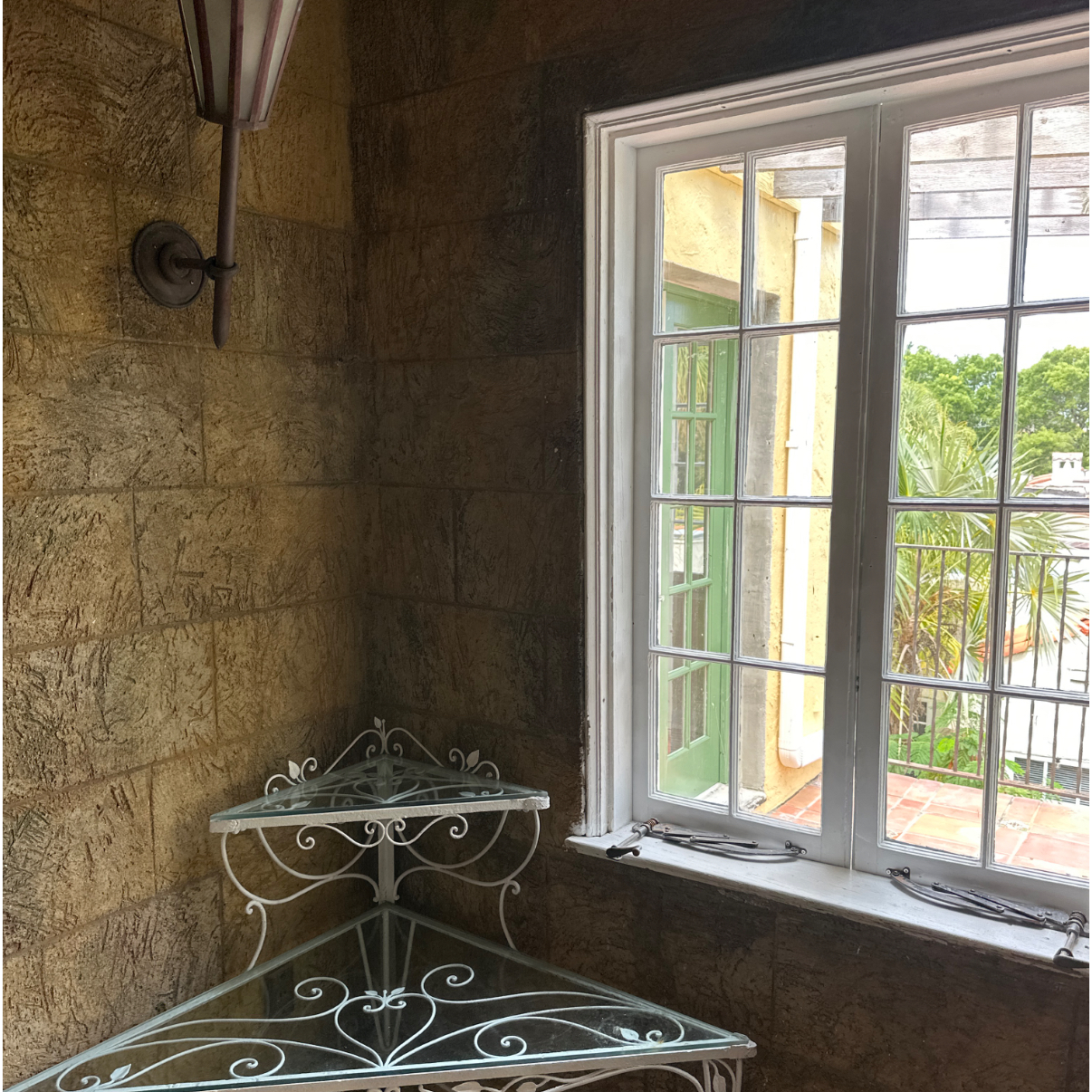newly renovated Mediterranean cozy - Photo 5