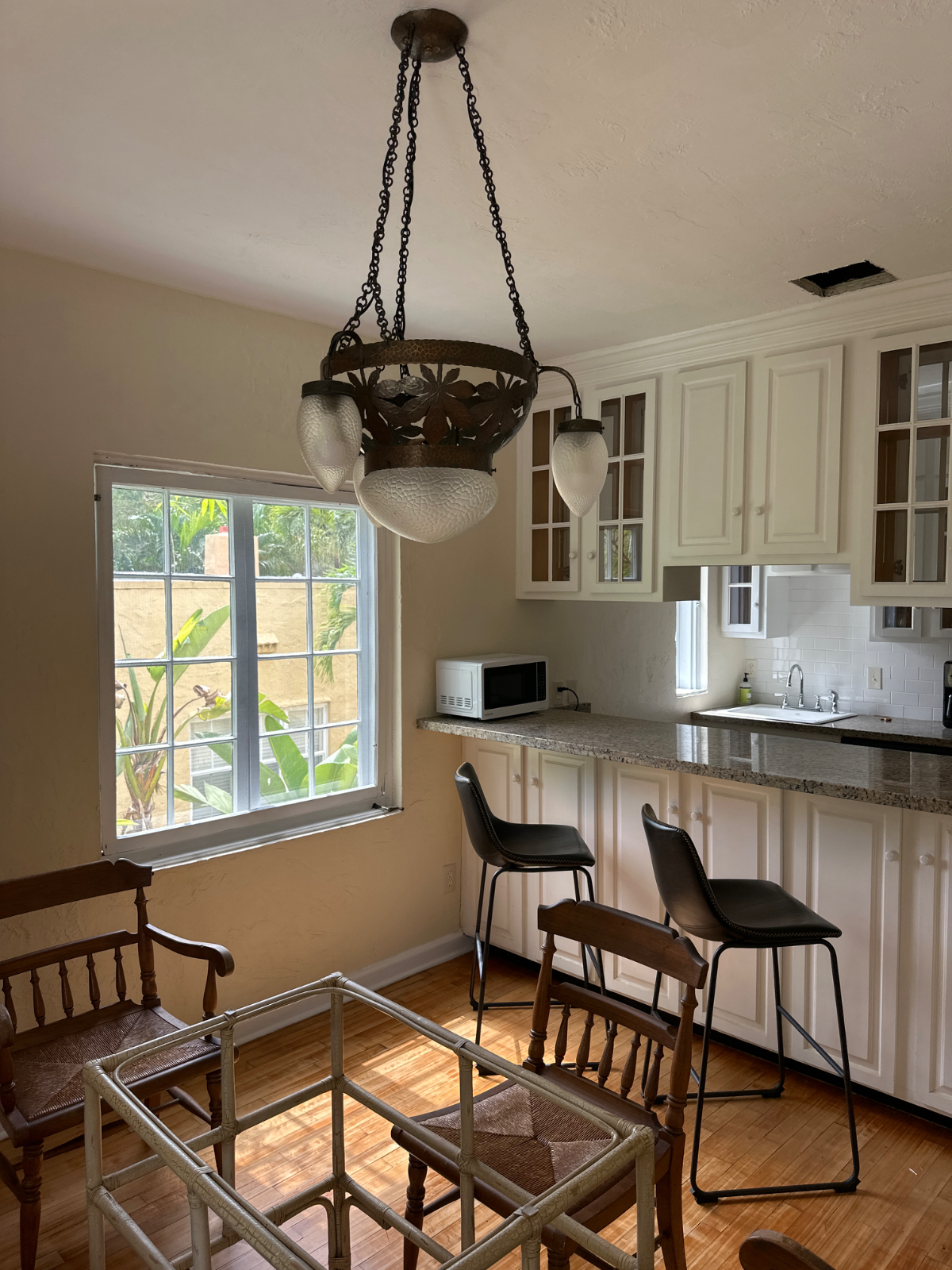 newly renovated Mediterranean cozy - Photo 3
