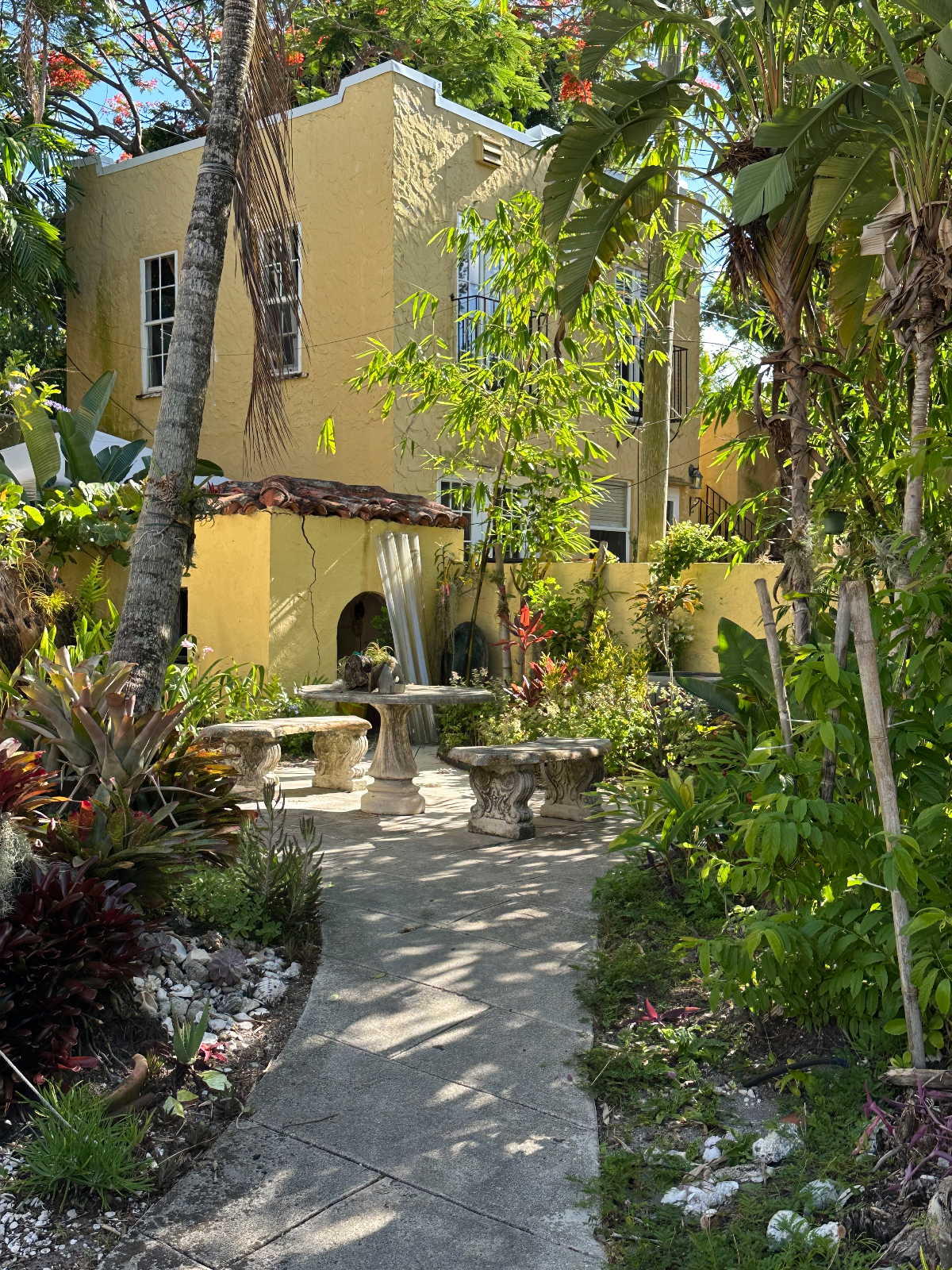 newly renovated Mediterranean cozy - Photo 8