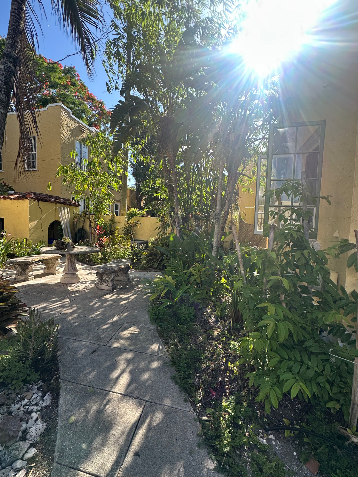 newly renovated Mediterranean cozy - Photo 9