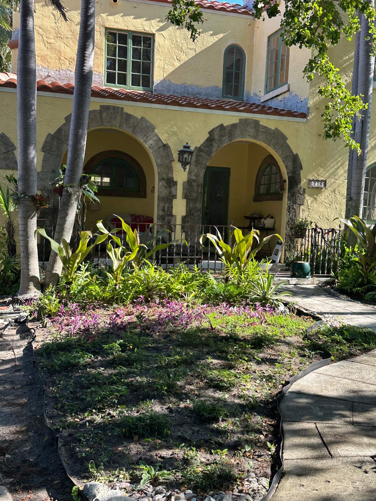 newly renovated Mediterranean cozy - Photo 10