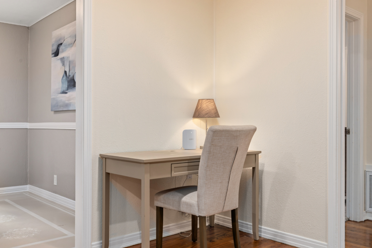Cozy updated 2BR home in nice neighborhood near the hospital and downtown - Photo 8