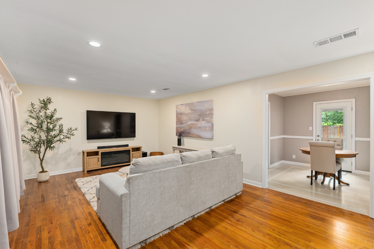Cozy updated 2BR home in nice neighborhood near the hospital and downtown - Photo 6