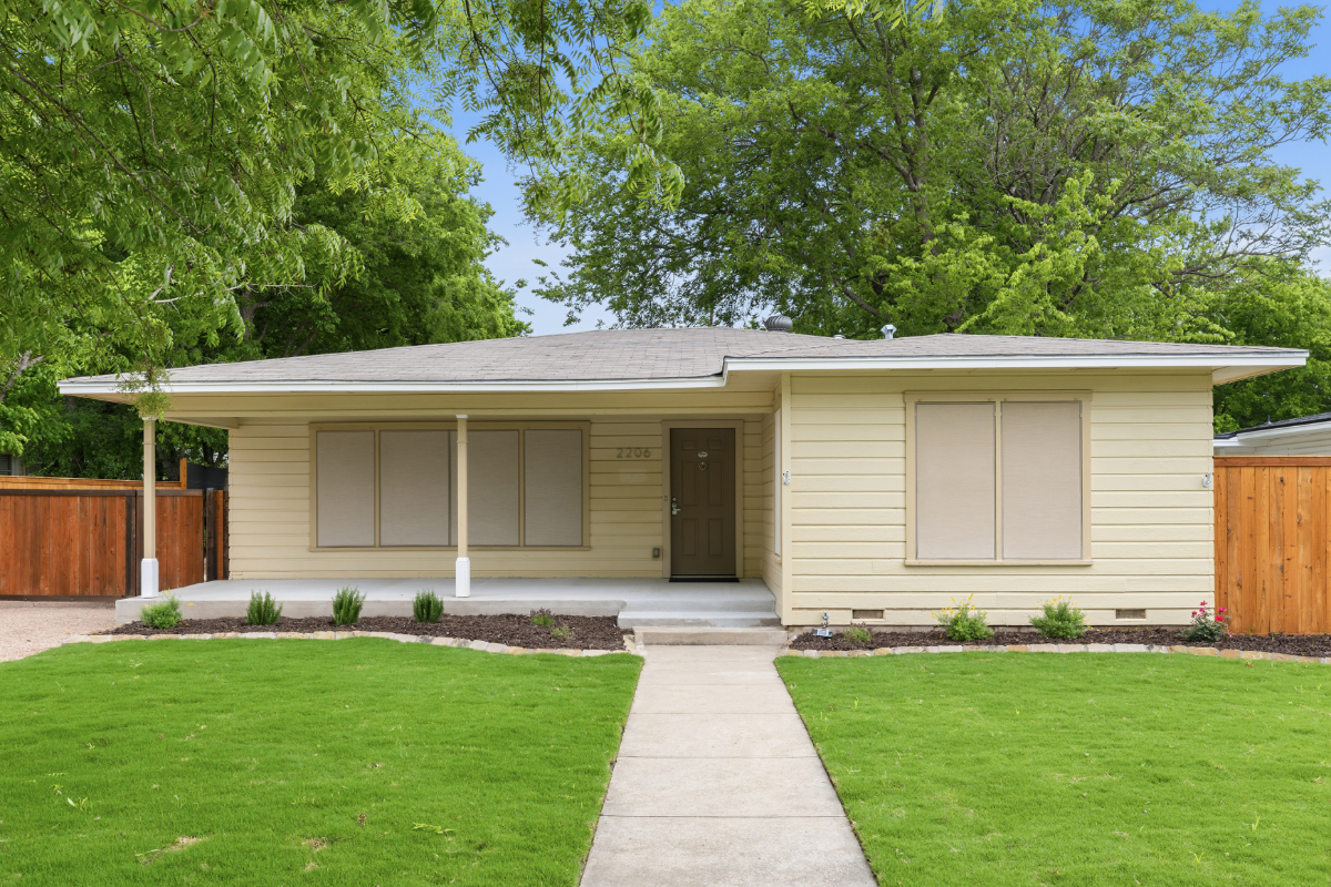 Cozy updated 2BR home in nice neighborhood near the hospital and downtown - Photo 3