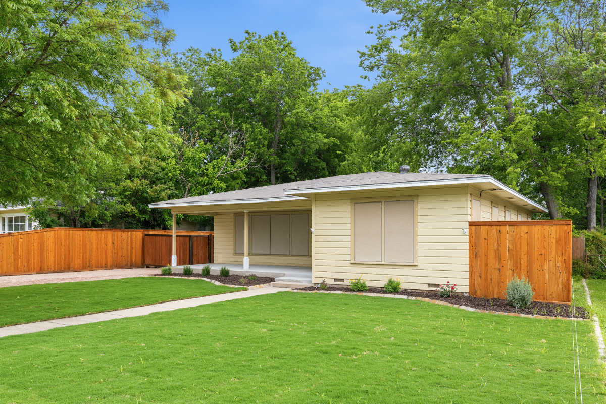 Cozy updated 2BR home in nice neighborhood near the hospital and downtown - Photo 1