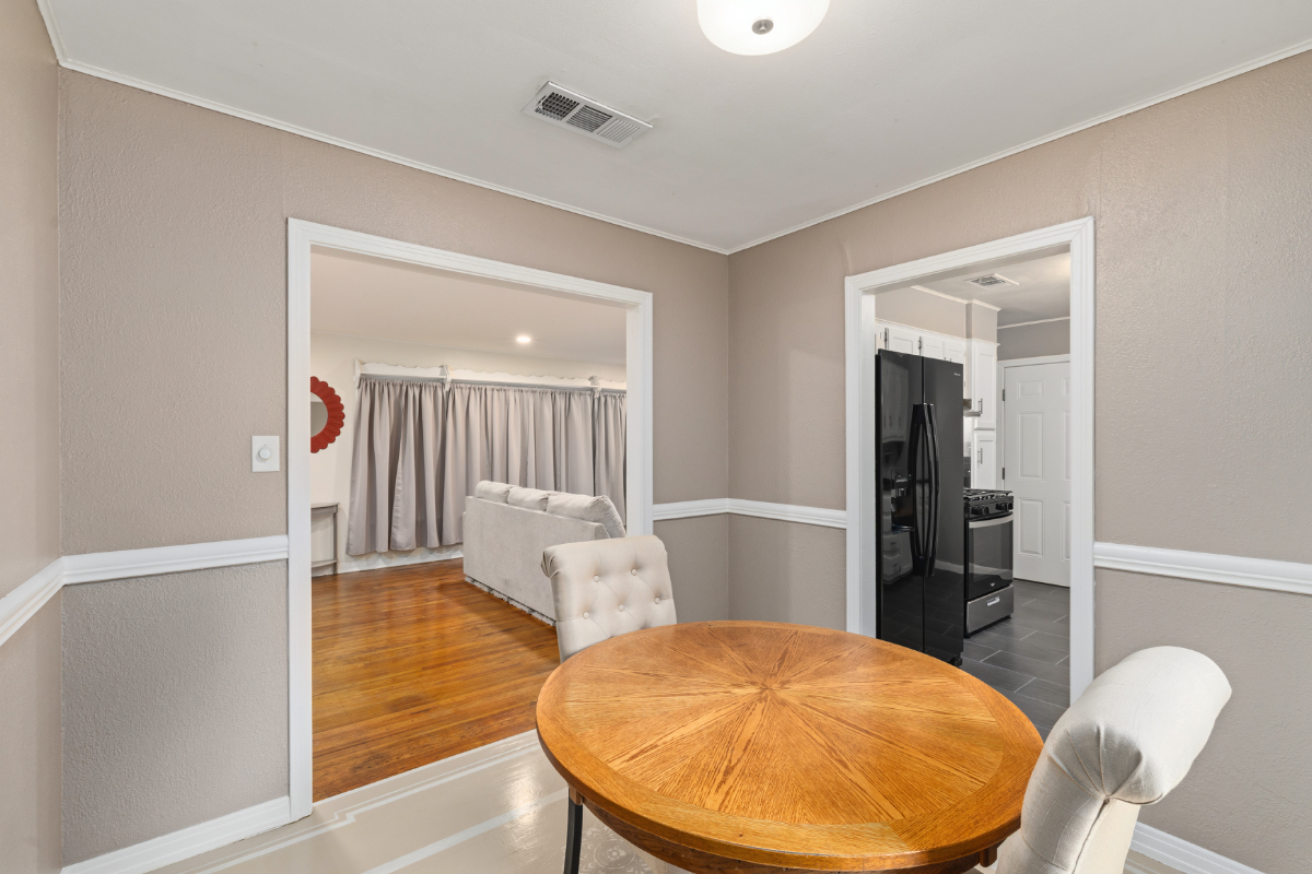 Cozy updated 2BR home in nice neighborhood near the hospital and downtown - Photo 11