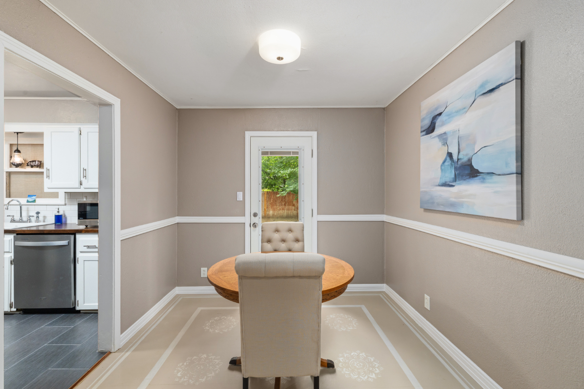 Cozy updated 2BR home in nice neighborhood near the hospital and downtown - Photo 10